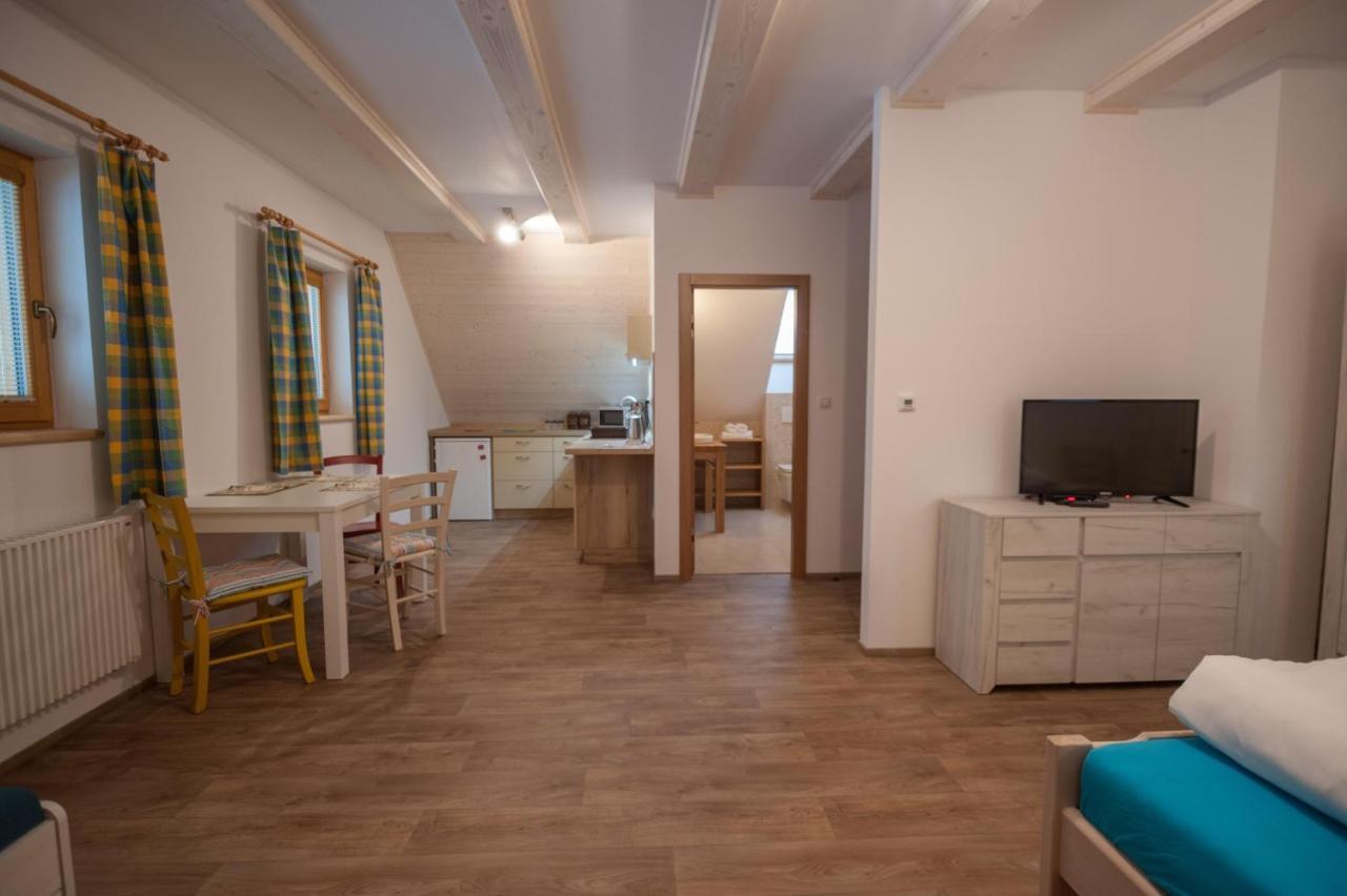 Roubenka Bílá Apartamento Exterior foto